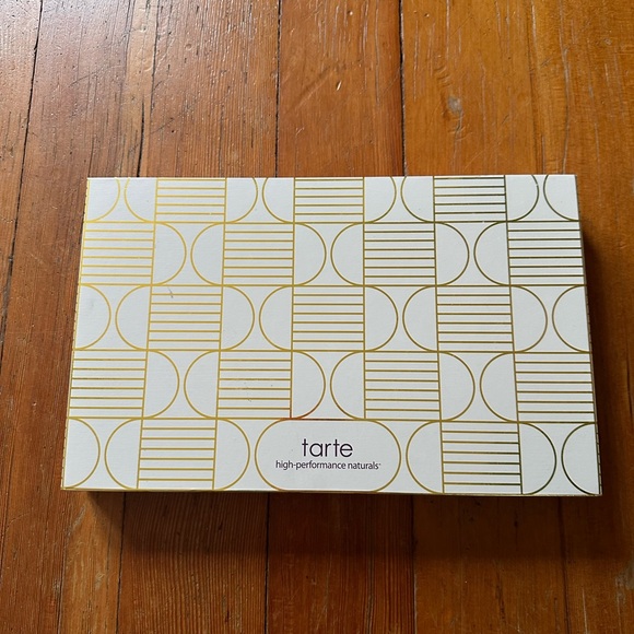 New in box Tarte lips - Picture 2 of 4